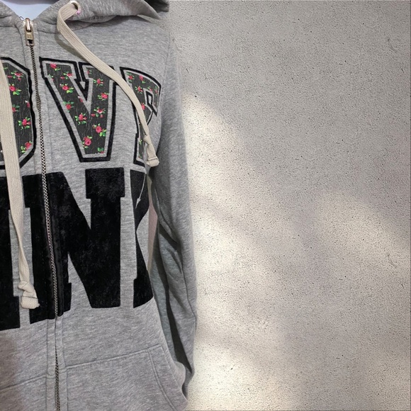 VS PINK “Love Pink” Grey & Black Zip Up Hoodie w/ Flower & Velvet Lettering Deta - Picture 5 of 7